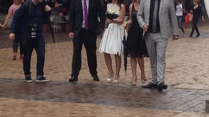 Те се ожениха под дъжда