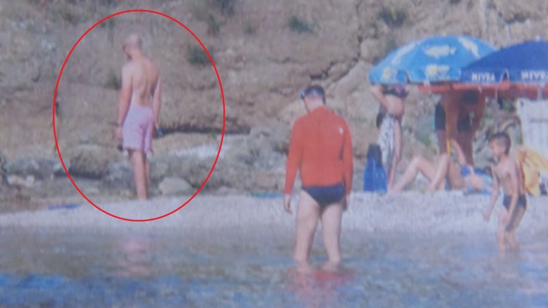 Бахаров се пусна с розови гащи на плажа