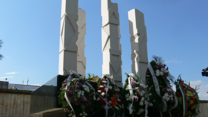 Снайперисти охраняват годишнината от атентата в Сарафово