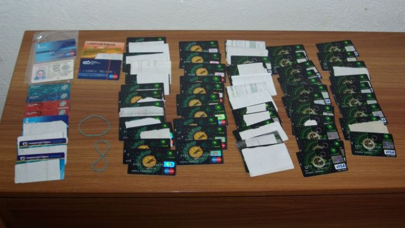 Арестуваха лихвар от Симеоновград с над 40 чужди банкови карти