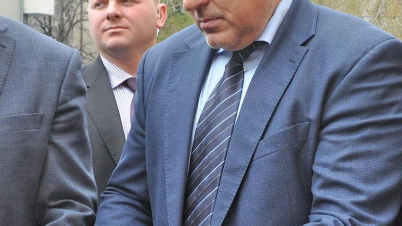 Борисов се лиши от 120 000 лева за кампания, дари ги за фар