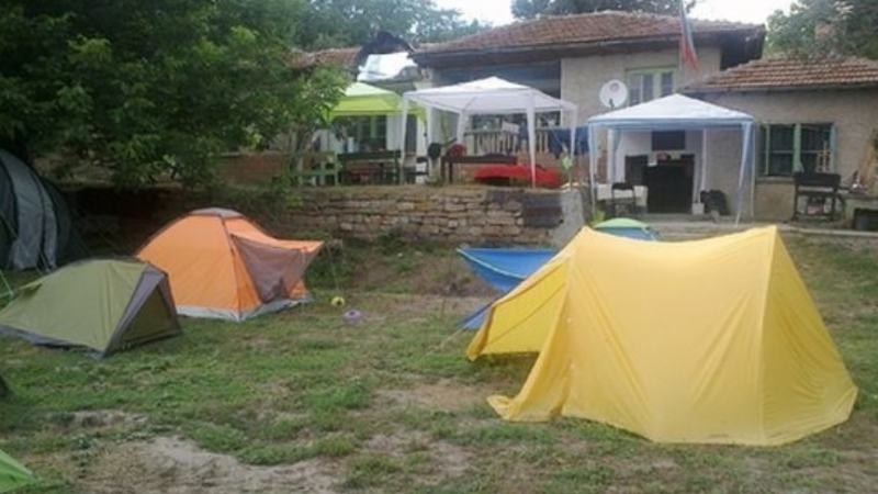  10 хил. лв. глоба за учителката, събирала по 280 евро за палатков лагер 