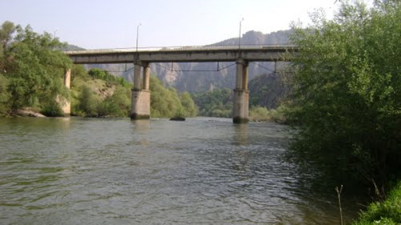 АТАКА сезира екоминистерството за замърсяване на река Стара река