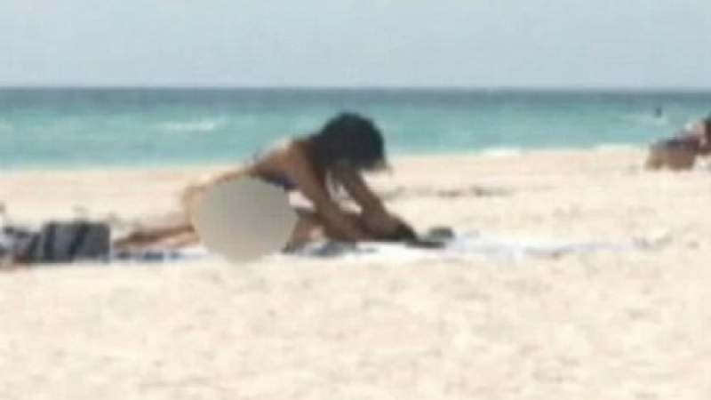 Секс на плажа напълни кесията на предприемчива баба (ВИДЕО)