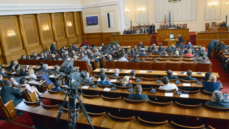 Депутатите глобени за 1 година с 663 441 лв. за безпричинни отсъствия от работа
