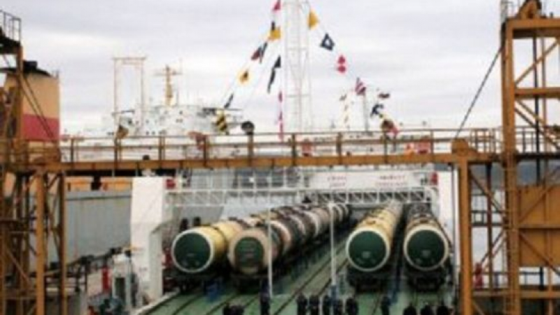 Изтича газ от цистерна на фериботен кораб край Варна