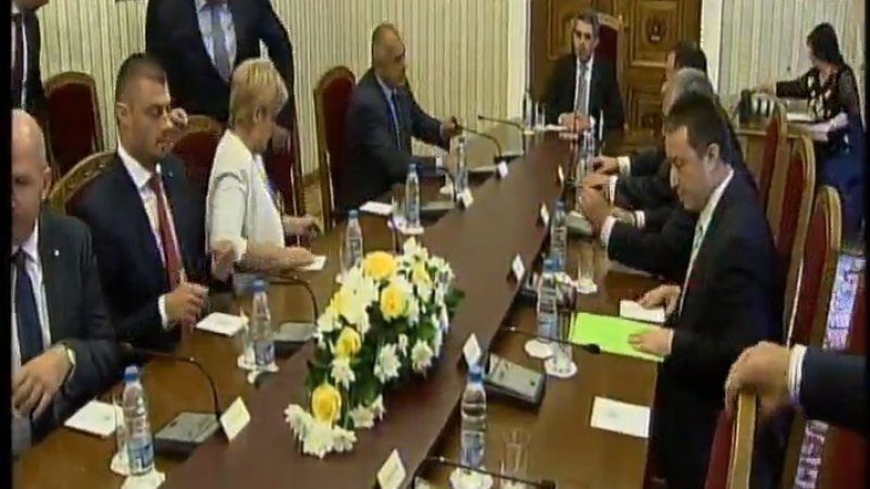 Борисов раздава депутати за кворум
