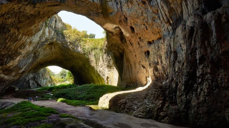 Деветашката пещера е била дом на древни хора преди 200 000 години