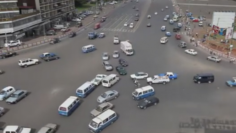 В Етиопия могат без светофари! Вижте шокиращите кадри (ВИДЕО)