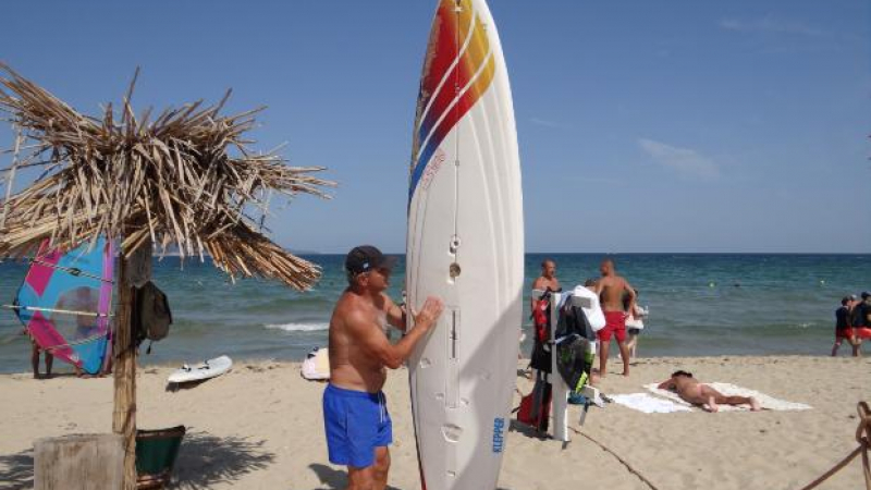 Сърфисти окупираха южния плаж в Слънчев бряг