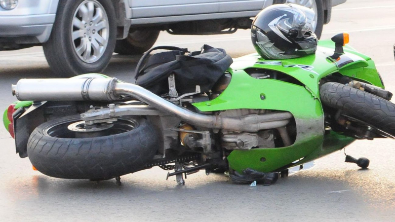 Катастрофа прати моторист в реанимацията със счупен гръбнак 