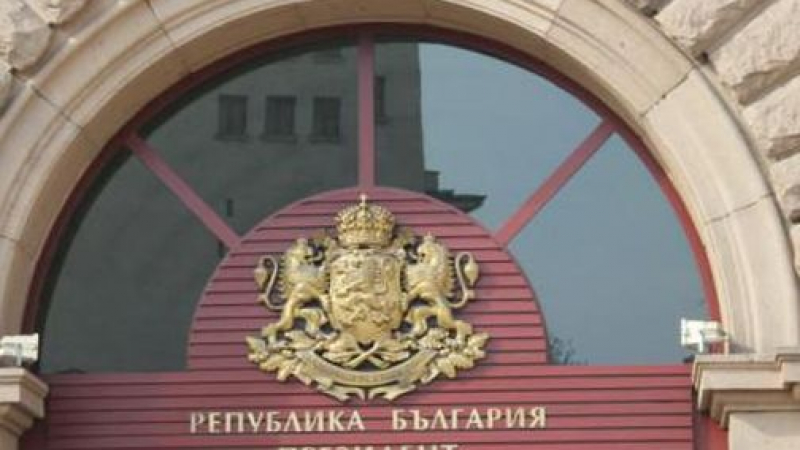 Кадър от пресслужбата на Плевнелиев ще свързва служебния кабинет с медиите