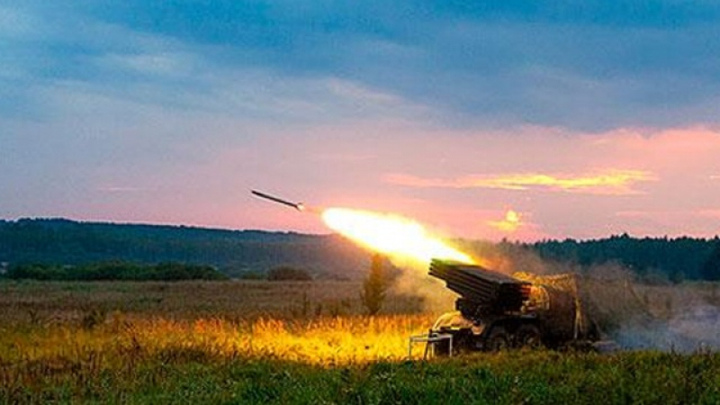 Украинската армия унищожава Горловка със залпове на „Смерч“ и „Град“