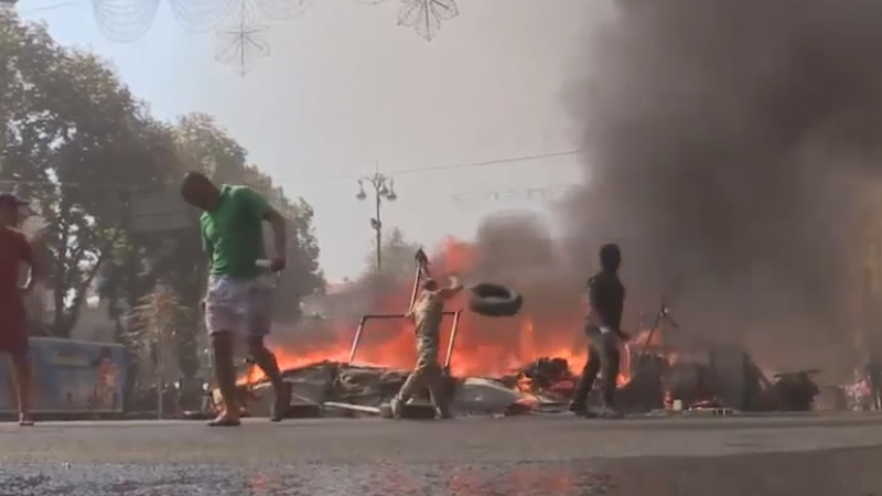 Нов Майдан подпали центъра на Киев (ВИДЕО)