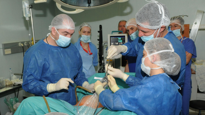 25 кг тумор извадиха от корема на мъж в Александровска болница