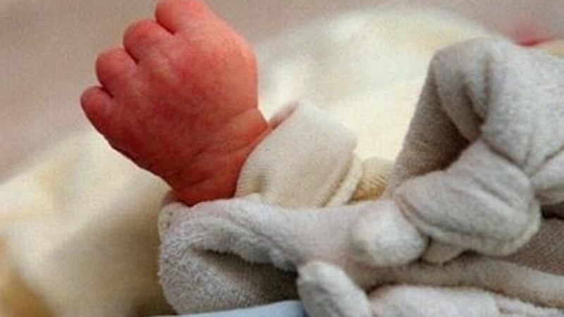 Мъртвото бебе било доносено, раждането започнало в тоалетната на Интендантското 