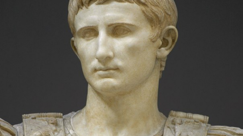 19 август: Преди 2000 г. умира римският император Октавиан Август