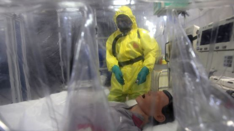 Китайски медици под карантина заради контакт с ебола