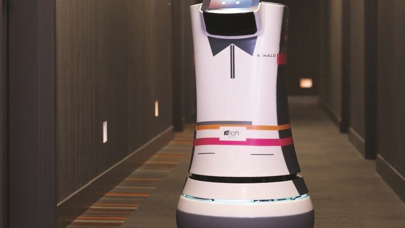 Робот обслужва туристите в Силициевата долина
