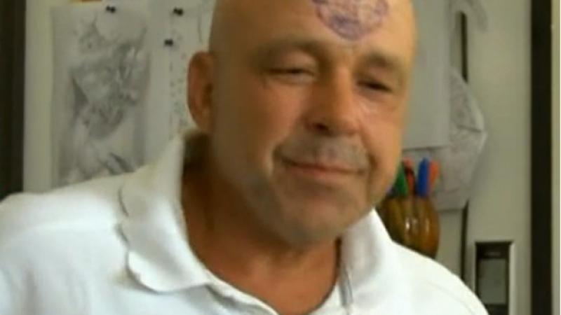 БГ фен татуира на челото си емблемата на &quot;Манчестър Юнайтед&quot;