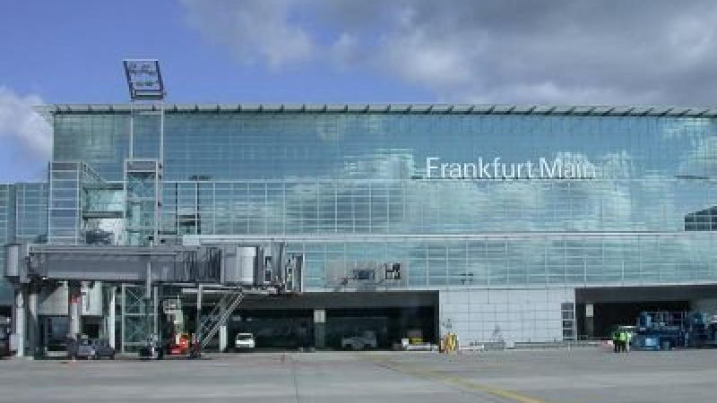 Бомба спря работата в летището на Франкфурт на Майн