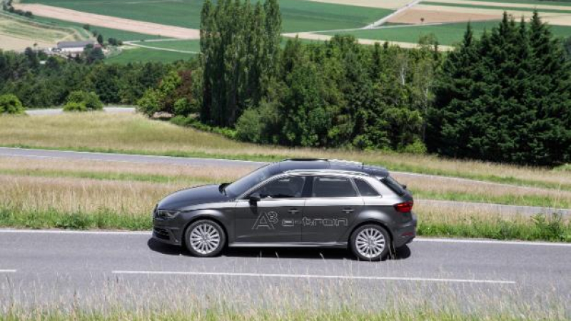 Хибридно Audi минава 50 км на ток