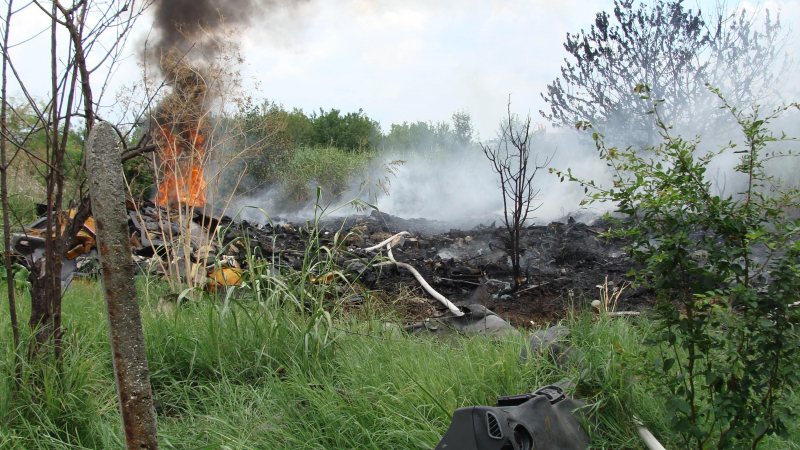 Първо в БЛИЦ: Село Кръстевич на крак, изгоря цех за палети