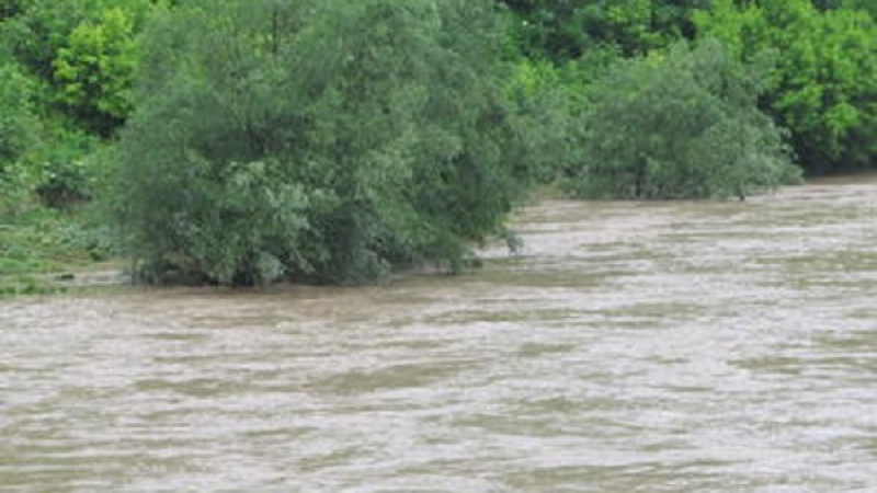 Река Топчийска наводни пет къщи 