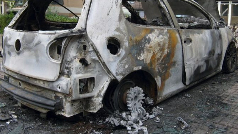 Подпалиха колата на вдовицата на сикаджията Кирил Цветанов-Буята
