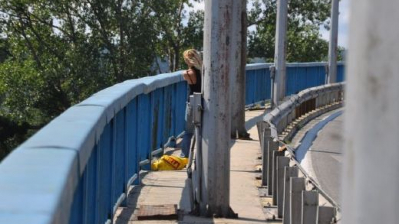 Енигматичната жена от Аспарухов мост избяга от психиатрията