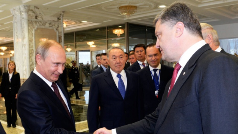 Нещо се мъти в Минск: Путин и Порошенко два часа си говорят на четири очи