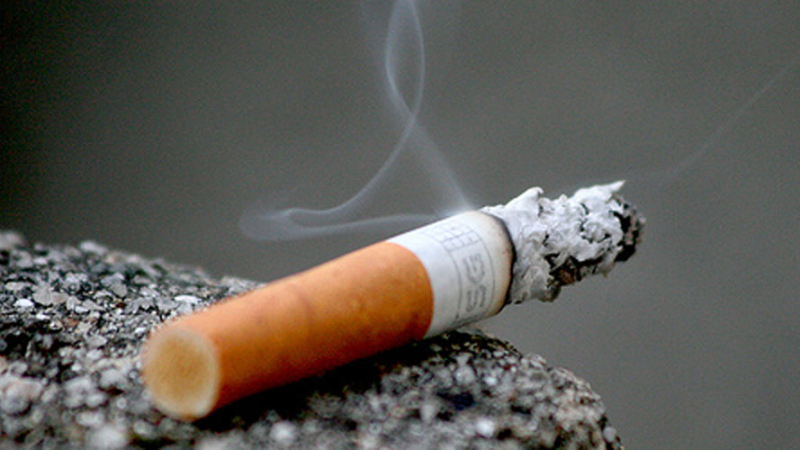 Д-р Тенчев отказва от цигарите с хипноза 
