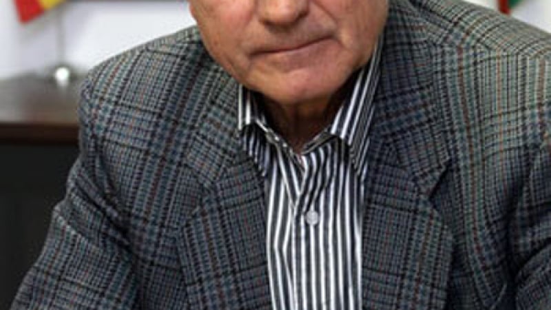 Бившият дипломат и настоящ бизнесмен Стилиян Бурханларски на 75 г.: Притиснати сме от тежка криза и бежанците ни идват в повече 