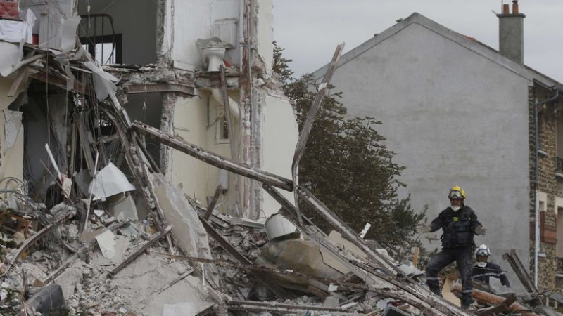 Жилищна сграда се срути, майка и дете загинаха