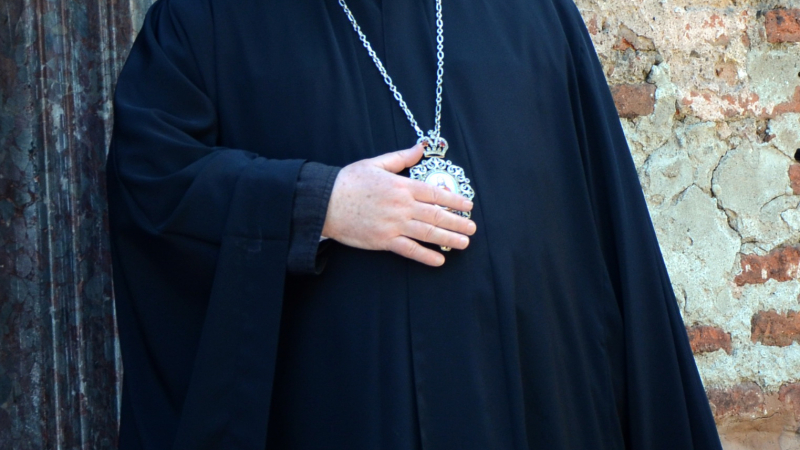 Епископ Тихон: Светлин Русев е тежко заинтересуван да не се реши въпросът за криптата 