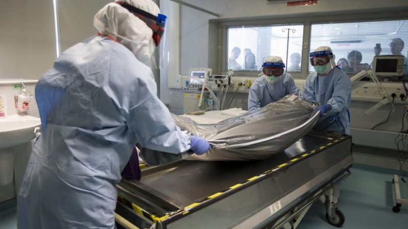 Лекари тръбят: Африканските държави губят войната с ебола