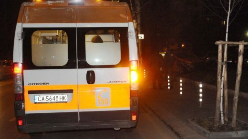 Първо в БЛИЦ: Голф блъсна мъж на пешеходна пътека в София