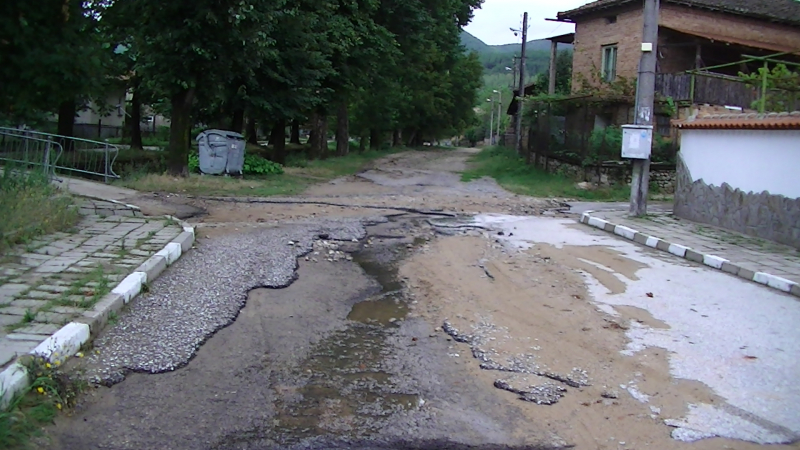 Воден ад и в Карловско: Порой отнесе 7 улици