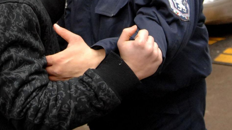 Най-много пет години затвор за биячите на полицаите в Бургас