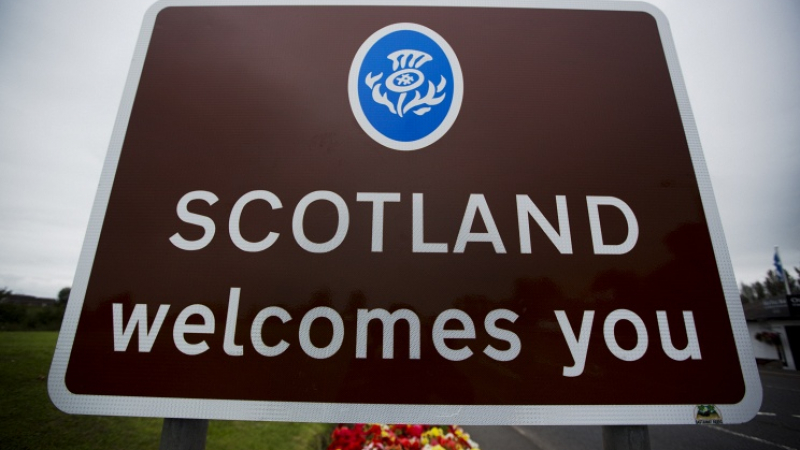 Пуснаха импровизиран КПП на границата между Шотландия и Англия