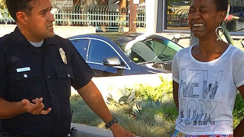 Полицаи прибраха актрисата Даниел Уотс, помислили я за проститутка