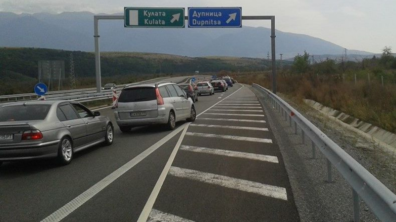 България се изнася към Гърция! Адски задръствания към границата (СНИМКИ)
