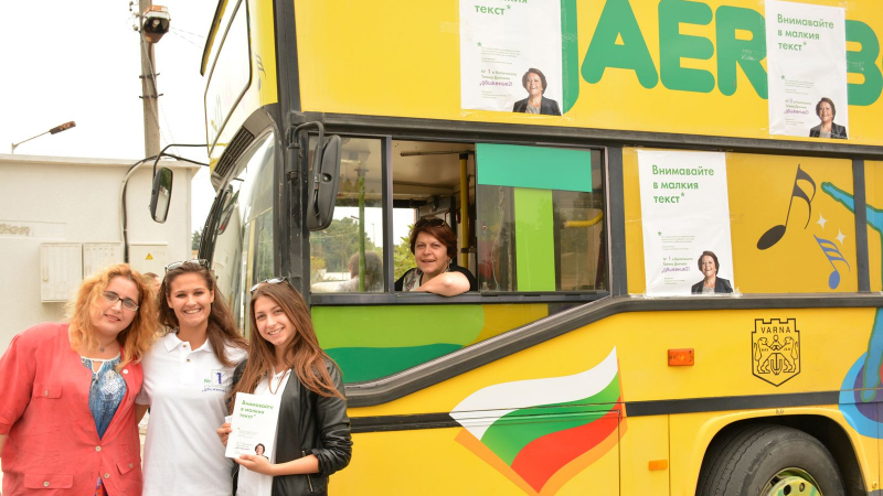 Татяна Дончева подкара двуетажен автобус из улиците на Варна