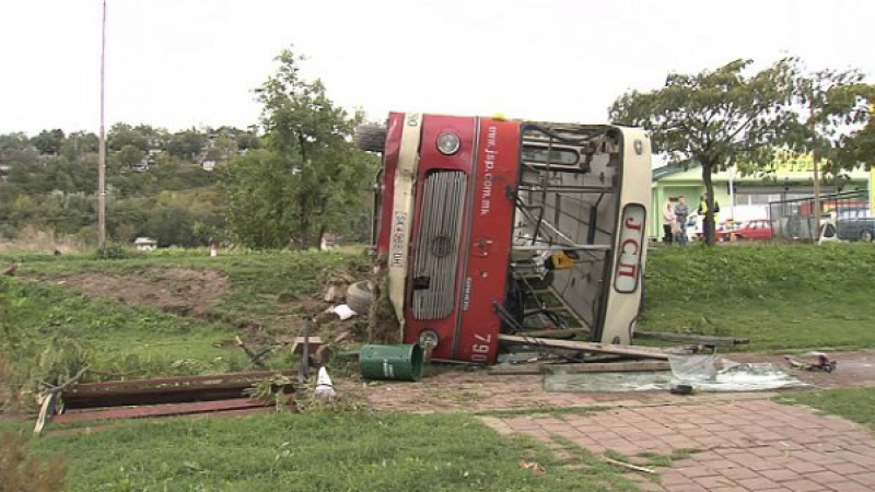 49 пътници са ранени при преобръщане на автобус в Македония