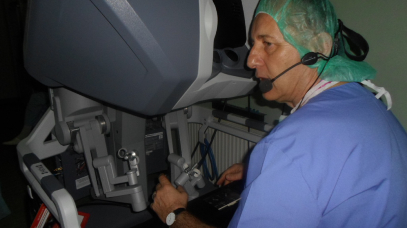 Болни от рак се редят за роботизирана хирургия в Плевен