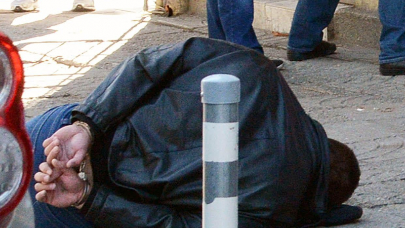 Полицейска акция закопча граничар с дрога и нелегални цигари