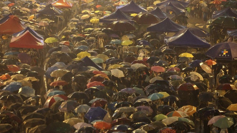 Майдан в Хонконг: Протестиращите с ултиматум към властите – демокрация или размирици (СНИМКИ/ВИДЕО)