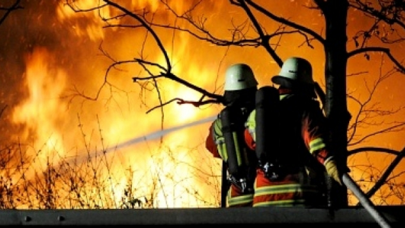 Пожар изпепели двуетажна къща в бургаско село