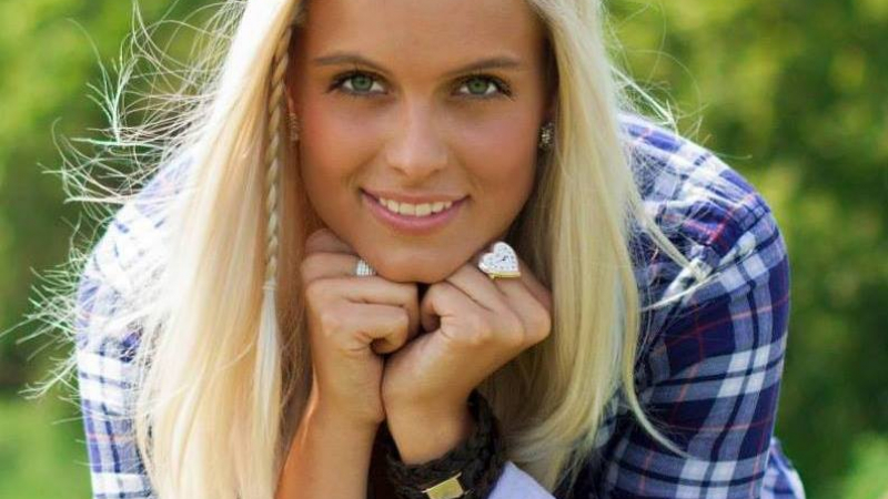 Разследват загадъчна смърт на красива блондинка в Прага