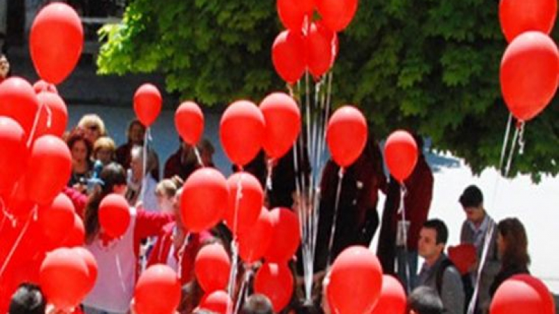 Сбиването между БСП и ГЕРБ в Кърджали – заради червени балони в ръцете на деца